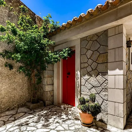 Antoon بيت للعطل