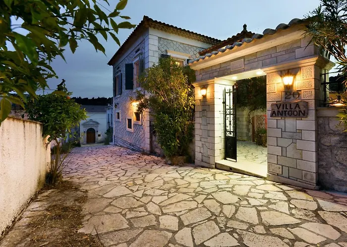 Antoon Case de vacanță